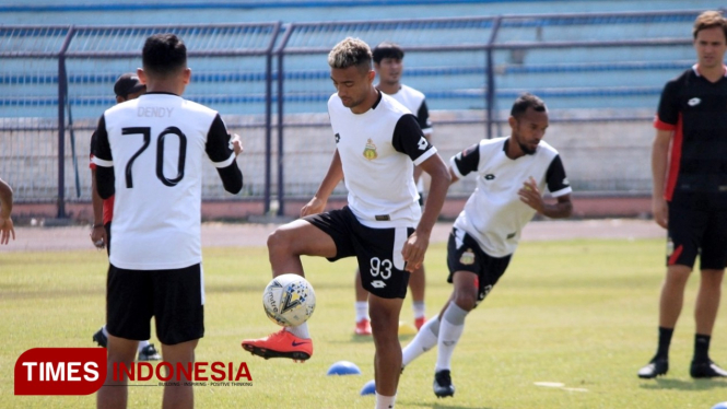 Bhayangkara FC melakukan persiapan terahir di Stadion Surajaya Lamongan, Jum"at (27/9/2019). (FOTO: MFA Rohmatillah/TIMES Indonesia)