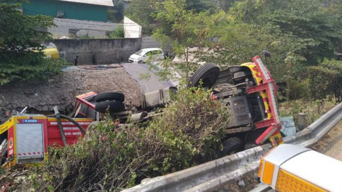 Kecelakaan mobil pemadam kebakaran.