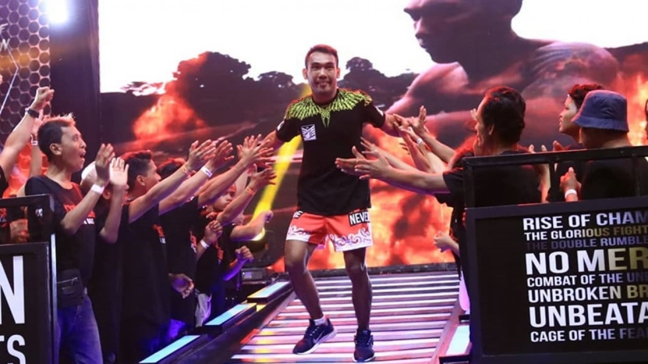 Foto One Pride MMA 32: Ahmad Roni Kalahkan Heru Muhammad Nur