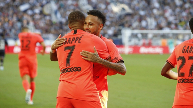 Neymar mencetak gol kemenangan PSG