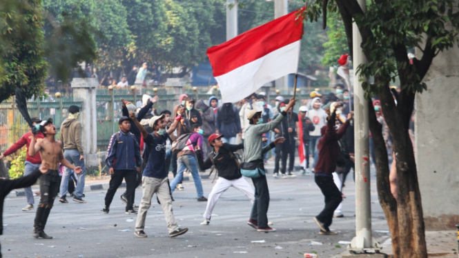 Massa Pelajar Demonstrasi Rusuh di Palmerah Tolak RKUHP dan UU KPK, 30 September 2019.