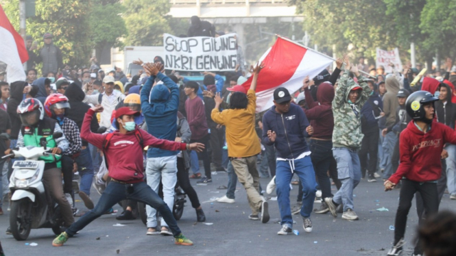 Demo Pelajar Tolak RKUHP dan UU KPK Rusuh di Palmerah