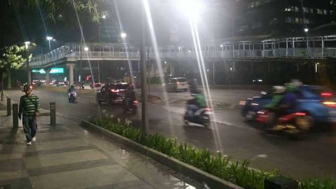 Jalan Sudirman sudah bisa dilintasi usai bentrok antara pendemo dan aparat.