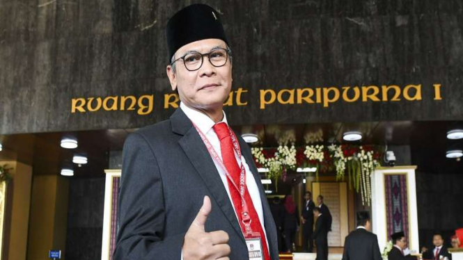 Mantan Jubir KPK dan Jubir Istana, Johan Budi dilantik sebagai anggota DPR RI