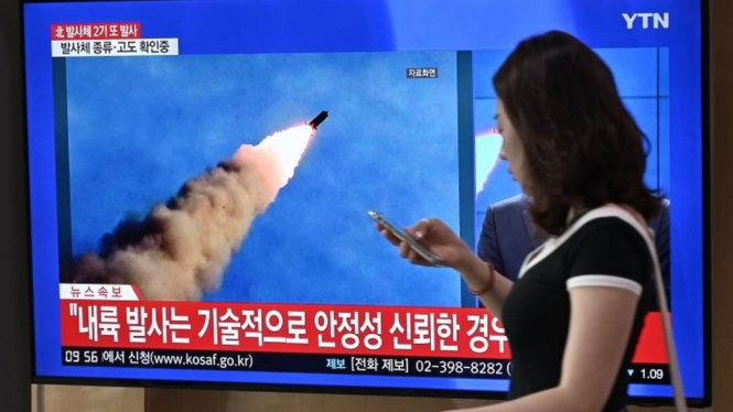 Setelah sempat tidak terdengar aktivitasnya, Korea Utara kembali meluncurkan rudal. - AFP/Getty Images