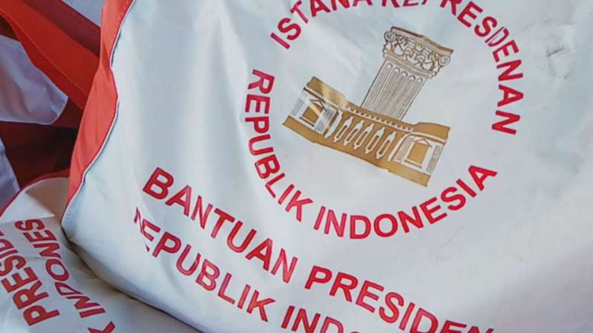 Bantuan sembako Presiden Jokowi untuk warga pengungsi kerusuhan Wamena, Papua.