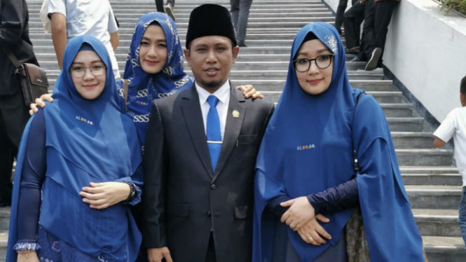 Anggota DPR yang bawa tiga istri saat pelantikan