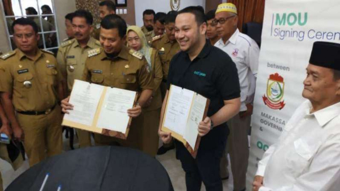 Wali Kota Makassar Muh. Iqbal dan Direktur Utama PT Daur Ulang Industri Terpadu Andi Moehammad Ichsan.