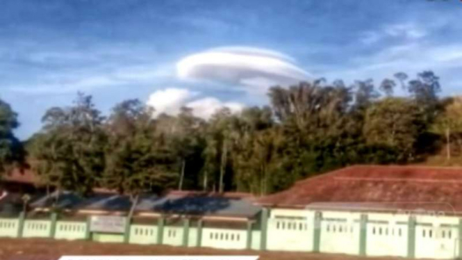 Fenomena alam langka terlihat di puncak Gunung Merapi-Merbabu