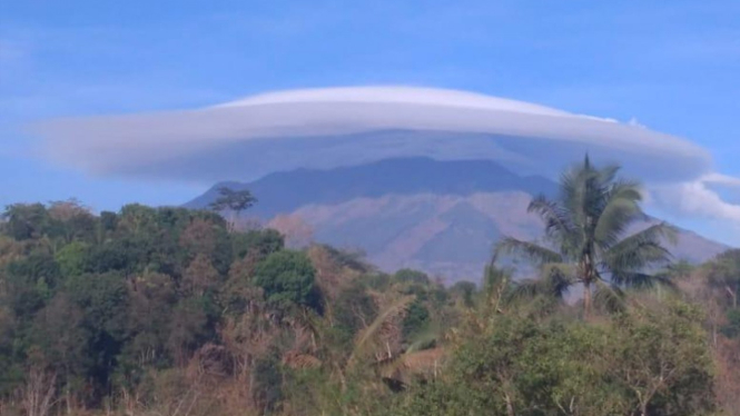 Fenomena alam di puncak gunun mg Merapi-Merbabu. (Foto: Ario Bhawono/TIMES Indonesia)