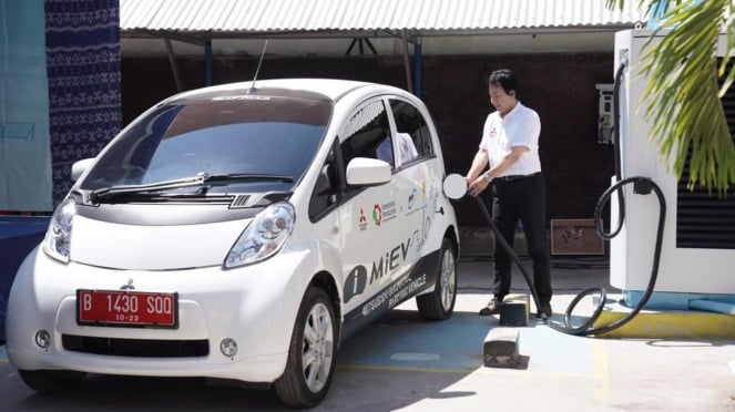 Mitsubishi i-MiEV digerakkan listrik tenaga surya