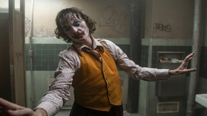 Keluarga korban penembakan meminta agar bioskop-bioskop tidak memutar film Joker dan sejumlah pemilik bioskop di kota itu sepakat untuk tidak menayangkan film tersebut.. - Warner Bros. Entertainment Inc