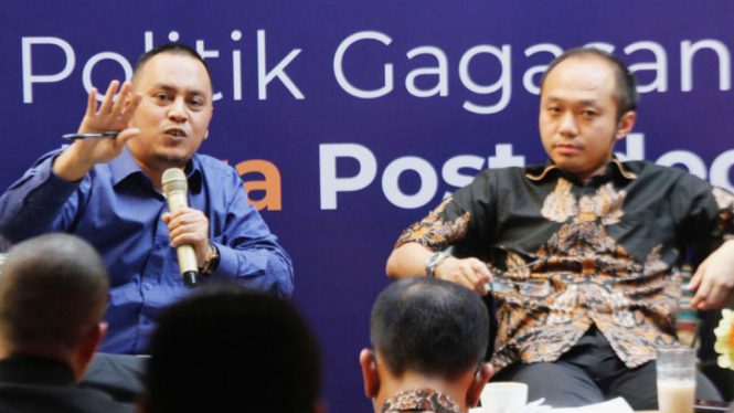 Politisi partai NasDem Willy Aditya (kiri)