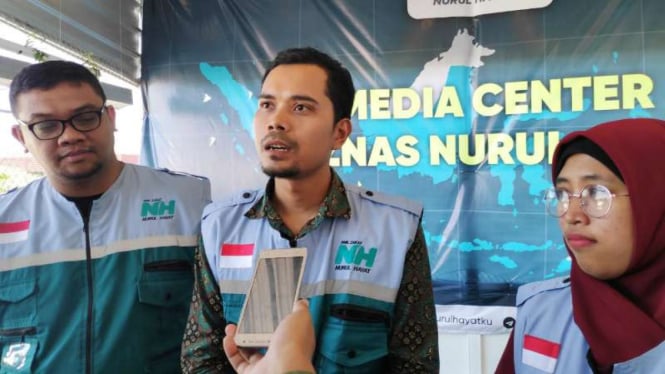 Relawan Nurul Hayat memberikan penjelasan tentang proses pendampingan terhadap warga Jatim yang pulang dari Wamena.