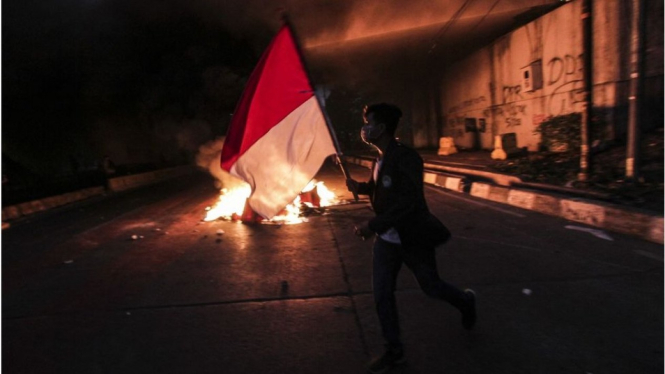 Bentrokan antara pedemo dan polisi terjadi di Jakarta selama dua pekan terakhir. - Eko Siswono/Anadolu Agency