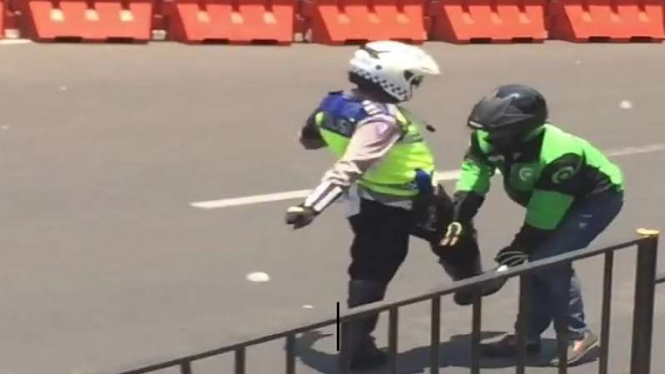 Capture video polisi tendang pengemudi ojek online di Bogor