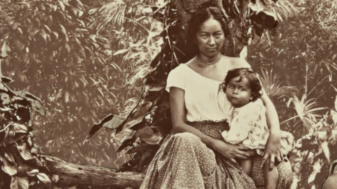 Foto penduduk asli yang tinggal di hulu Amazon. - Albert Frisch / Sothebys