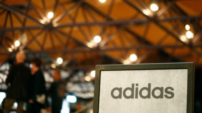 Khawatir Perang Dagang, CEO Adidas Takut Konsumen AS Enggak Bisa Belanja Lagi. (FOTO: Reuters/Michaela Rehle)