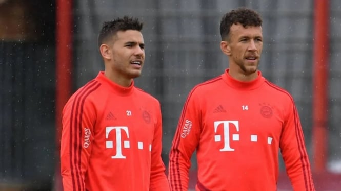 Bek Bayern Munich, Lucas Hernandez (kiri) dan Ivan Perisic.