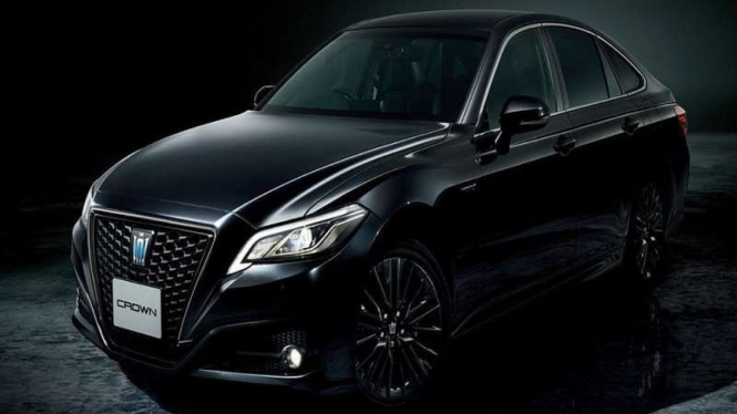 Toyota Crown versi sporty yang dibekali jantung penggerak berteknologi hybrid