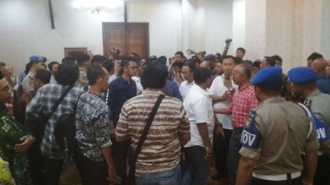 Kericuhan mahasiswa saat audiensi di Grahadi Surabaya