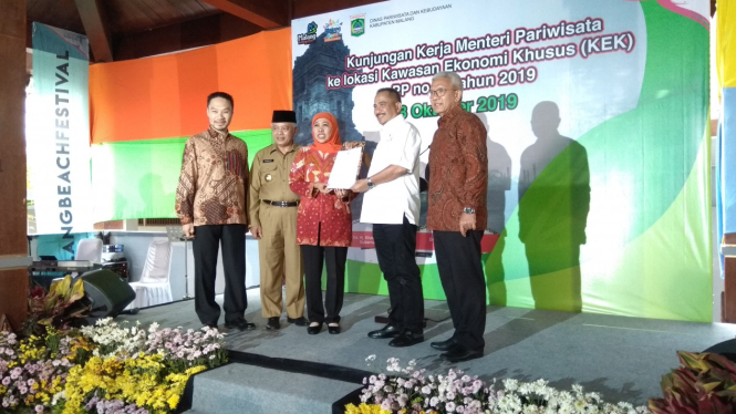 Menteri Pariwisata Arief Yahya dan Gubernur Jatim Khofifah Indar Parawansa