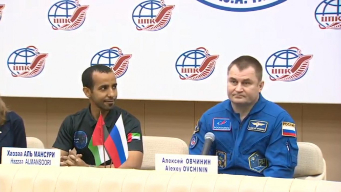Astronot Uni Emirat Arab, Hazza Al Mansouri (kiri)