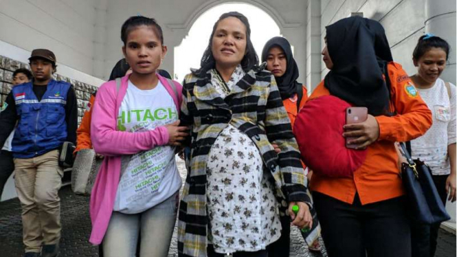 Para Pengungsi Kerusuhan Wamen Tiba di Medan