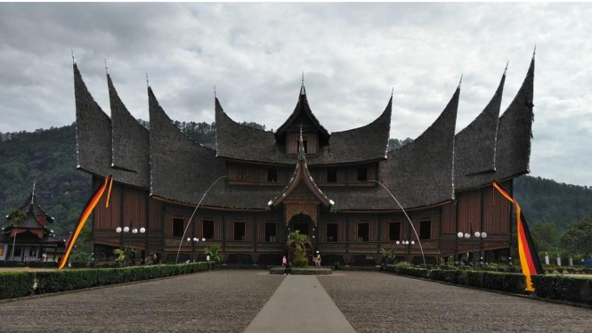 Rumah Adat Gandang Minangkabau
