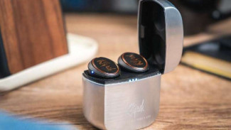 Earphone Ini Terinspirasi Korek Api Zippo