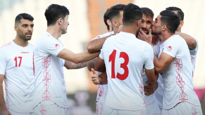 Pemain Timnas Iran merayakan gol ke gawang Kamboja