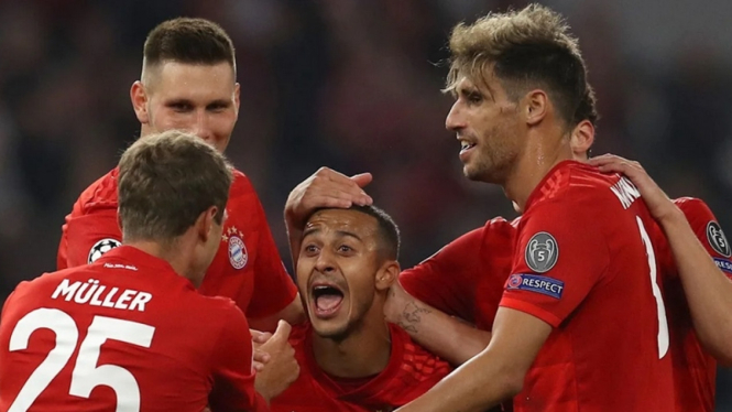 Thiago Alcantara bersama pemain Bayern Munich