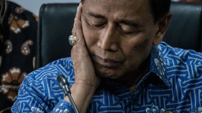 Menko Polhukam Wiranto diserang dua orang berpisau di Pandeglang, Banten, Kamis (10/10). - ANTARAFOTO/Aprillio Akbar