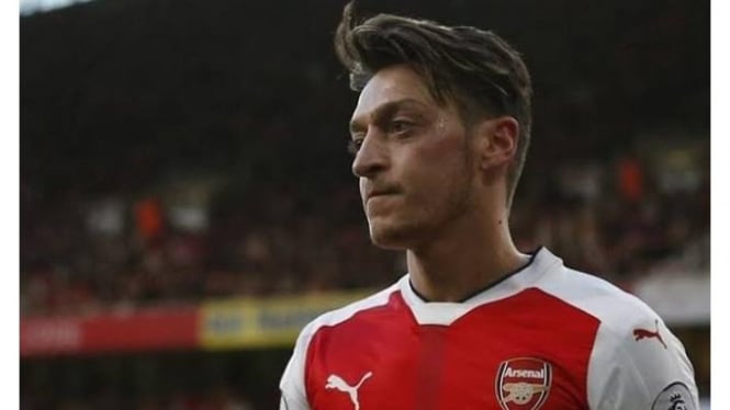 Alasan Unai Emery Jarang Memainkan Mesut Ozil