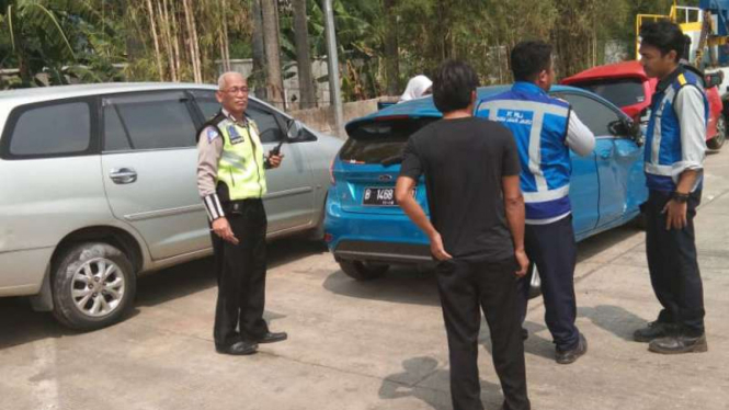 Kecelakaan beruntun di Tol Joglo , Senin, 14 Oktober 2019.