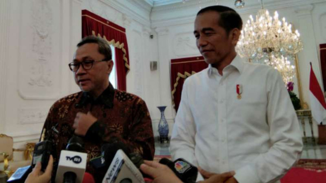 Ketua Umum PAN,  Zulkifli Hasan, bertemu dengan Presiden Joko Widodo di Istana