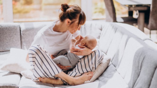 Imagen de una mujer/madre y un niño.