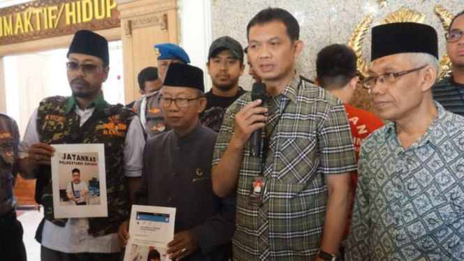 Polisi bersama ulama dan tokoh masyarakat saat merilis kasus ujaran kebencian di Markas Kepolisian Resor Kota Besar Surabaya pada Selasa, 15 Oktober 2019.