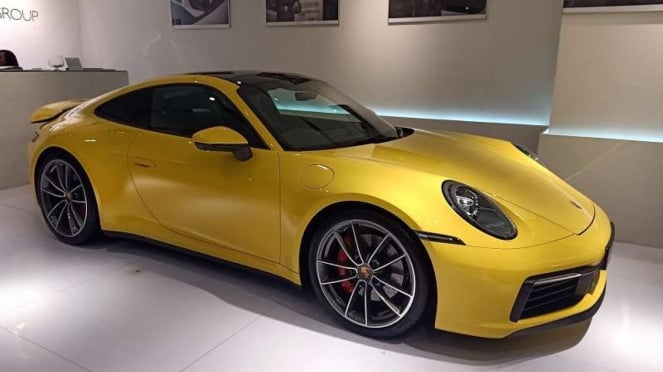 Porsche 911 Carrera S tipe 992 dipajang di salah satu mall di Jakarta