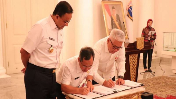 Gubernur DKI Jakarta Anies Baswedan menandatangani MoU pengelolaan sampah Sunter