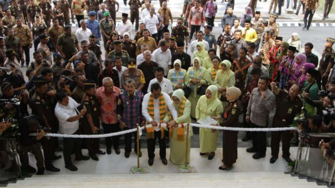 Jaksa Agung HM Prasetyo meresmikan Gedung Kejati Riau, Kamis, 17 Oktober 2019.
