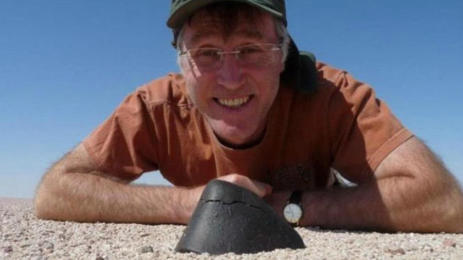 Meteorit yang ditemukan Graham Ensor di Oman