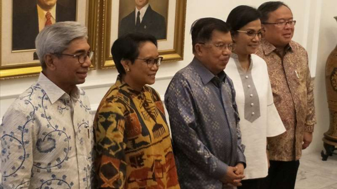 Wapres Jusuf Kalla didampingi sejumlah menteri meluncurkan Indonesia Aid