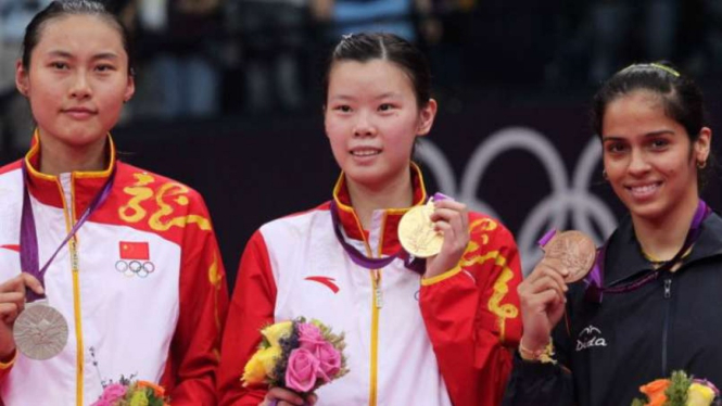 Li Xue Rui (tengah)