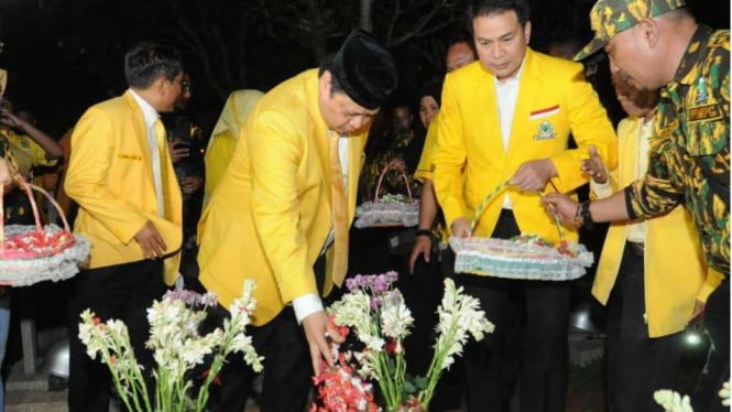 Ketum Airlangga Hartarto bersama elite DPP Golkar gelar renungan suci di TMP.