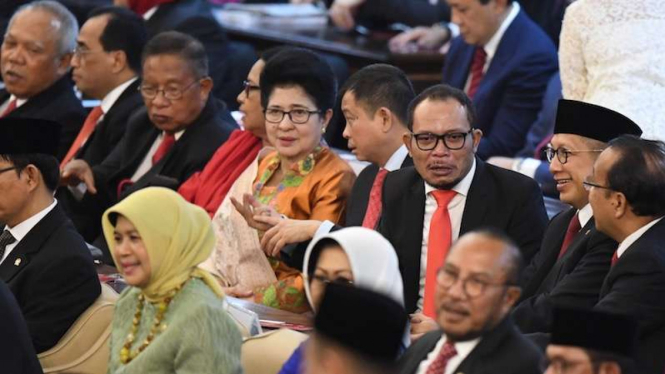 Sejumlah menteri kabinet kerja bersiap mengikuti upacara pelantikan Presiden Joko Widodo dan Wakil Presiden Ma'ruf Amin di Gedung Nusantara, kompleks Parlemen, Senayan, Jakarta, Minggu (20/10/2019). 