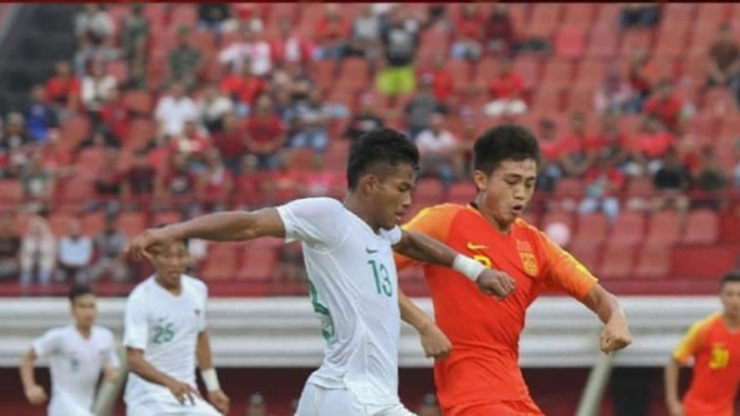 Duel Indonesia U-19 vs China U-19 dalam laga uji coba. 
