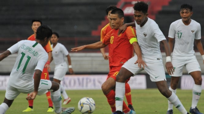 Duel Timnas U-19 vs China dalam laga uji coba. 