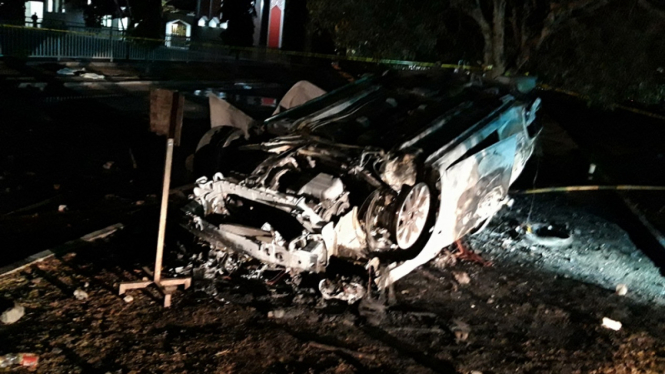 Mobil polisi yang dibakar di laga PSIM Yogyakarta vs Persis Solo
