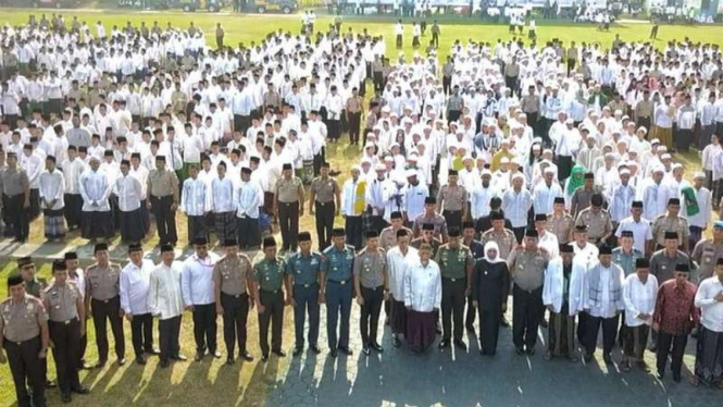 Upacara Hari Santri Nasional (HSN) di Lapangan Mapolda Jatim, Surabaya.